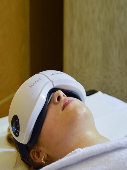 TRATTAMENTO CONTORNO OCCHI CON PRESSOTERAPIA